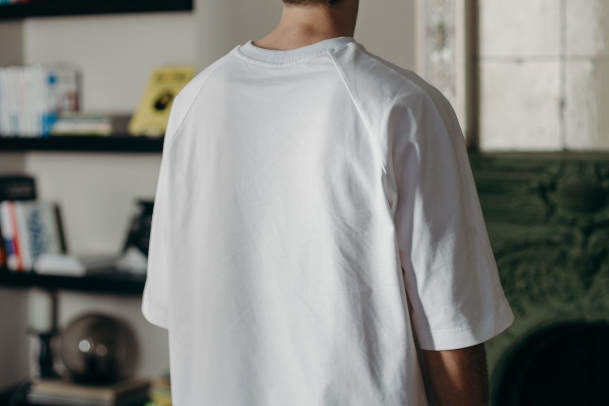 How to create fashionable and un-boring looks with T-shirt as the main role?