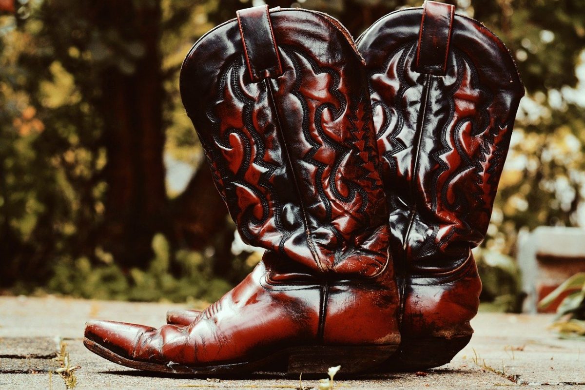 Men’s cowboy boots – how to wear them without looking like a lost man from the Wild West?