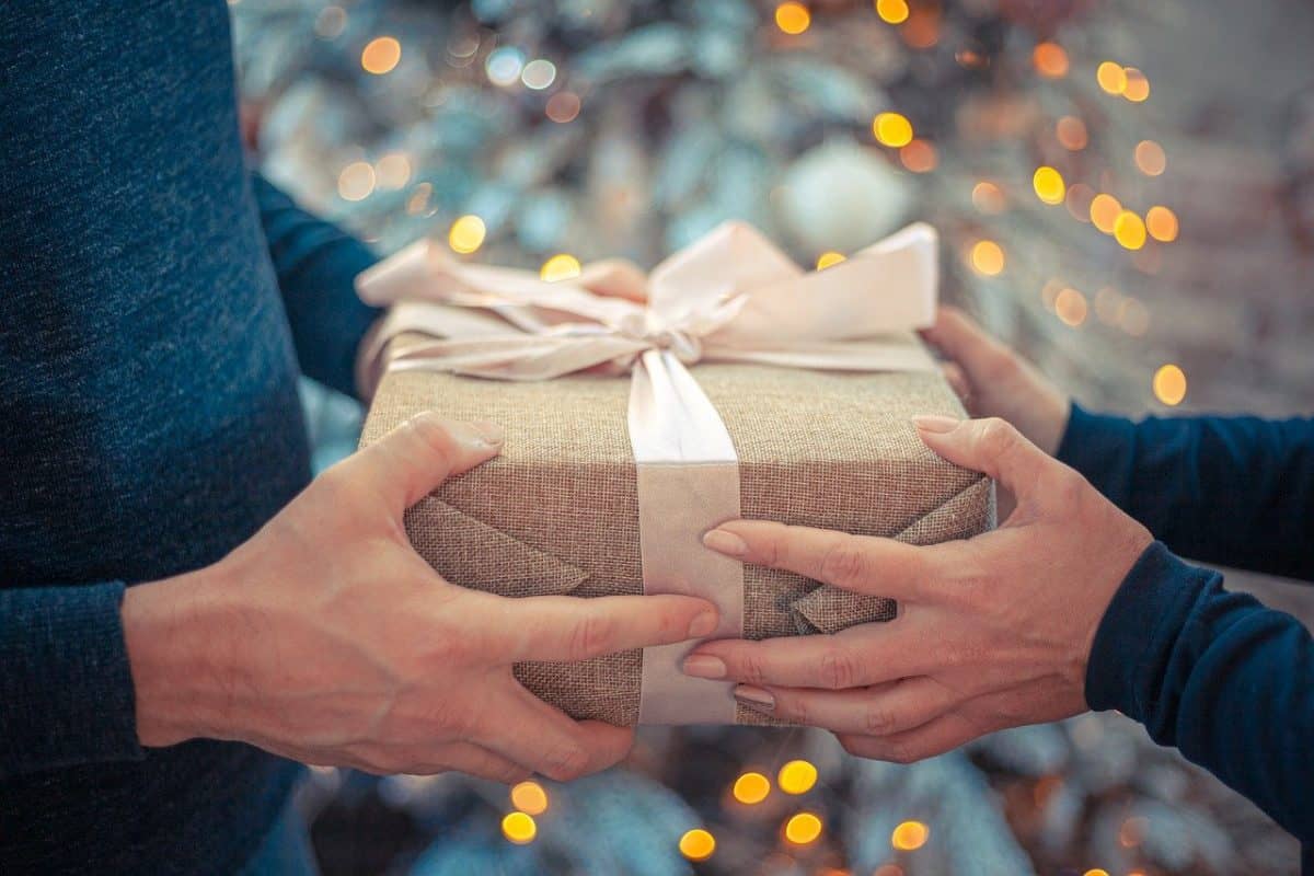 Don’t have an idea for a gift for your chosen one? Check out our suggestions!