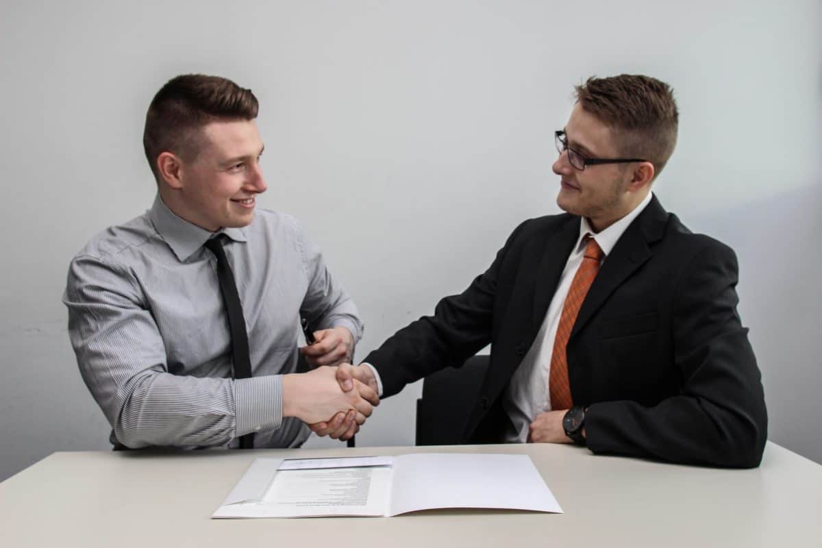Do you know what dress code applies to a guy at a job interview?