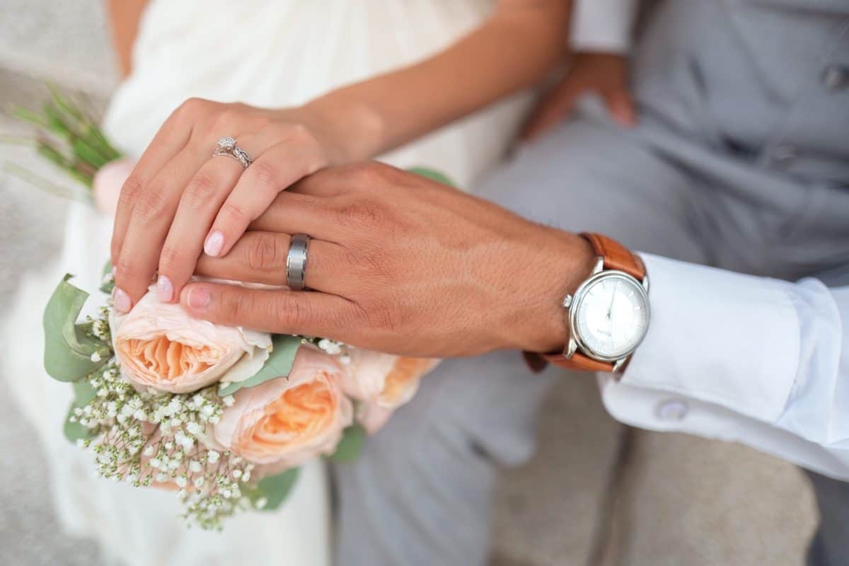 How to Choose the Perfect Tungsten Wedding Band for the Groom
