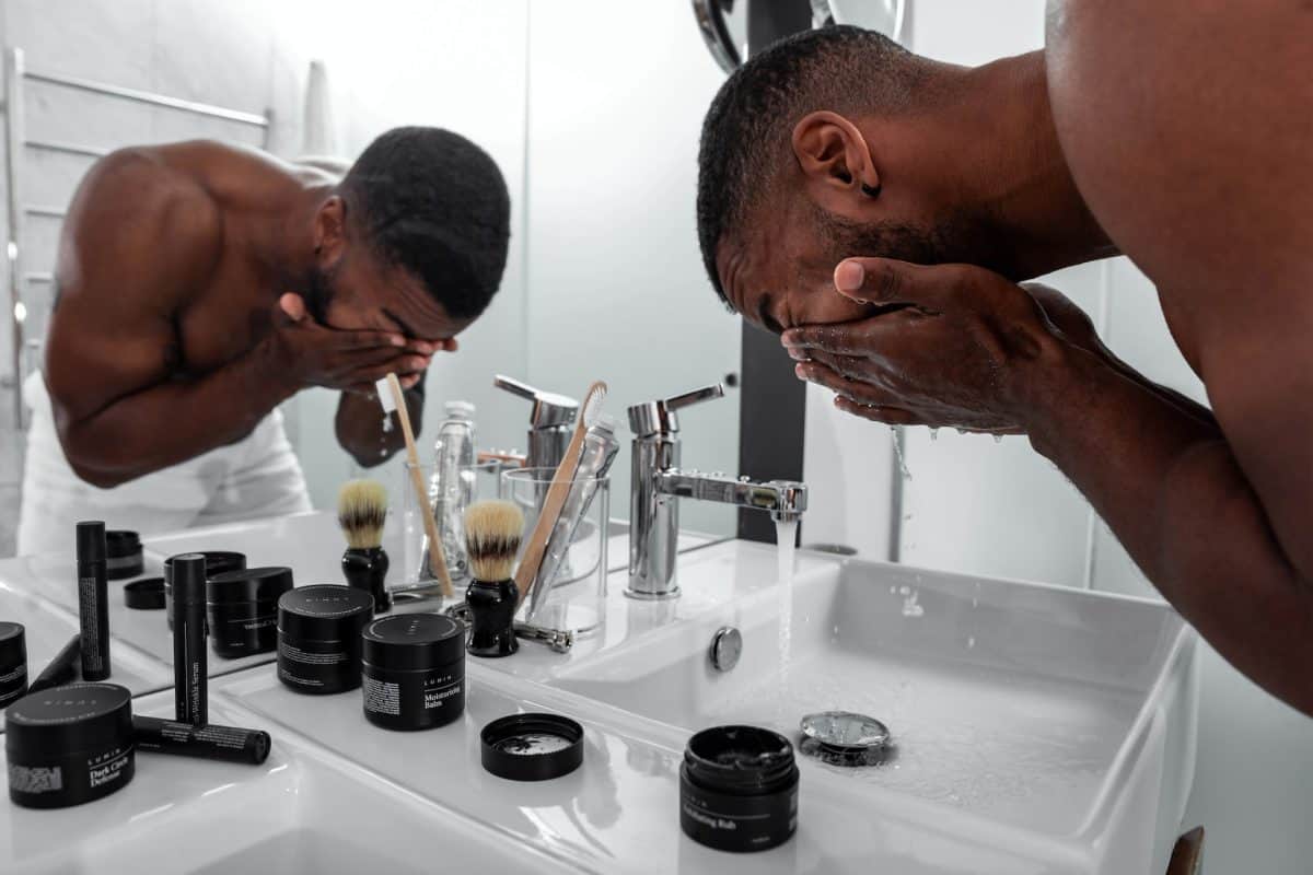 5 skin care mistakes that most men make